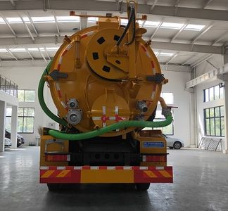 Cheng Liwei  CLW5250GQWDDP Cleaning the suction truck