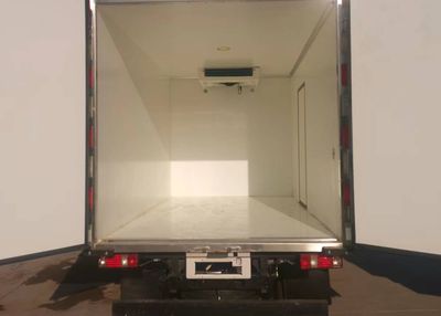 Volvo Cars WRB5034XLCSCX5 Refrigerated truck