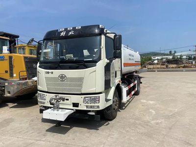 Xinhua Chi  THD5180GPSC6 watering lorry 