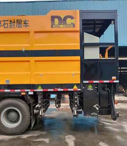 New Dongri  YZR5310TFCSX6 Synchronous gravel sealing vehicle