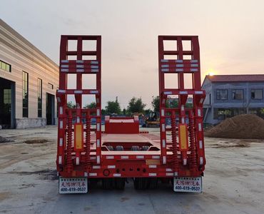 Hualiang Tianhong  LJN9400TDPT2 Low flatbed semi-trailer