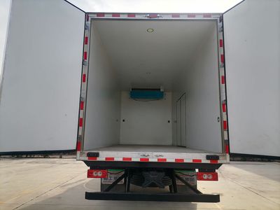 Chatting about work license cars HTL5148XLCBJ6 Refrigerated truck