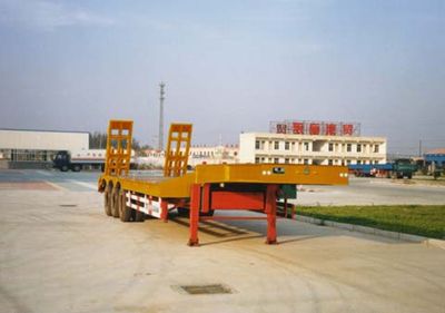 Liangshan Dongyue CSQ9406TDPLow flatbed semi-trailer