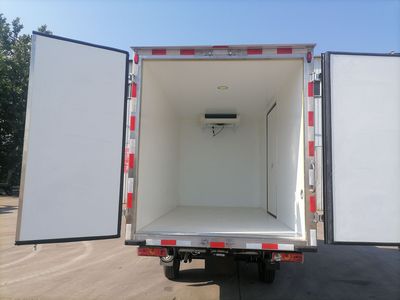 Chatting about work license cars HTL5031XLC6BJ Refrigerated truck