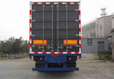 Xinhua Xu  XHX9384XXY Box transport semi-trailer