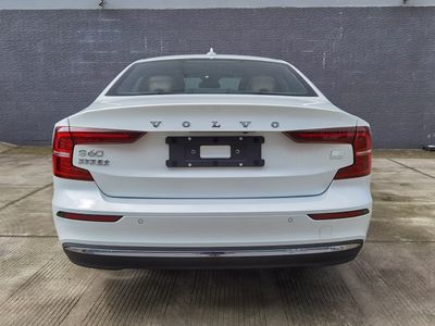 Volvo  VCD7204G65ZPHEV Plug in hybrid sedan