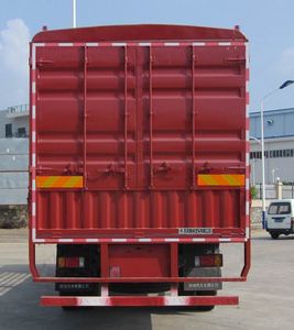 Chenglong  LZ5163CCQM3AA Livestock and poultry transport vehicles