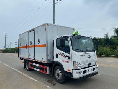 Chusheng  CSC5120XRQCA6 Flammable gas box transport vehicle