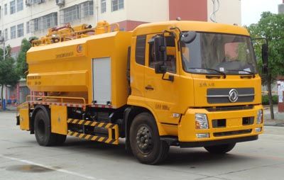 Cheng Liwei  CLW5182GQW5 Cleaning the suction truck