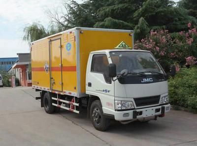 Chunxing  ZZT5040XFW5 Corrosive goods box transport vehicle