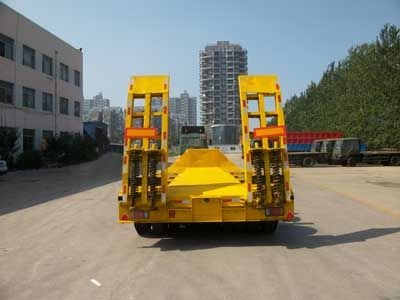 Jilu Hengchi  PG9400TDP Low flatbed semi-trailer