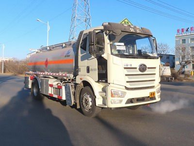 Luping Machinery LPC5180GYYC6 Oil tanker