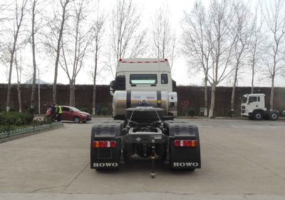 Haowo  ZZ4257V384GF1LW Dangerous goods tractor