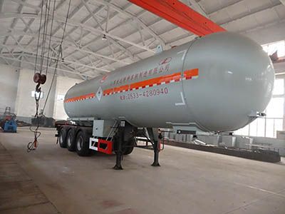 Lu Zheng  ZBR9402GYQ Semi trailer for liquefied gas transportation