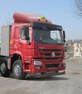 Haowo  ZZ4257N25C7E1LW Dangerous goods tractor