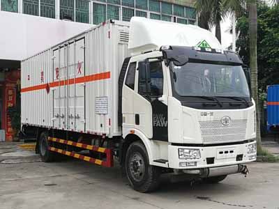 Yongqiang  YQ5180XRYC1 Flammable liquid box transport vehicle