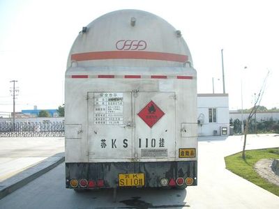 Huafu  HFD9400GDY Low temperature liquid transport semi-trailer