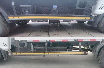 Dongfeng  EQ5040CCY16DCAC Grate type transport vehicle