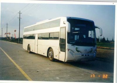 Medium to large  YCK6123HGW1 Sleeper coach