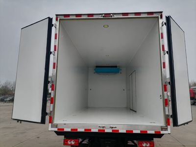 Chatting about work license cars HTL5160XLC6BJ Refrigerated truck