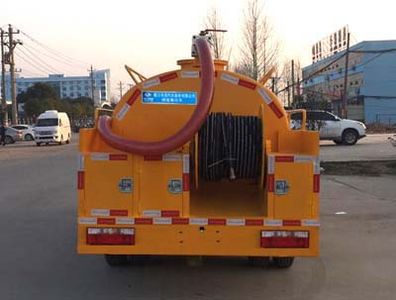 Cheng Liwei  CLW5043GQW5 Cleaning the suction truck