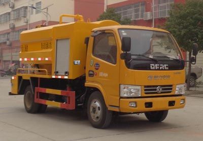 Cheng Liwei  CLW5040GQW6 Cleaning the suction truck