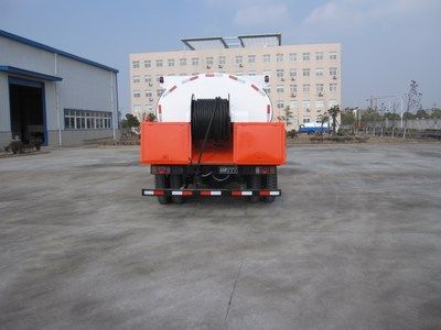 Crown  WZJ5106GQX Cleaning car