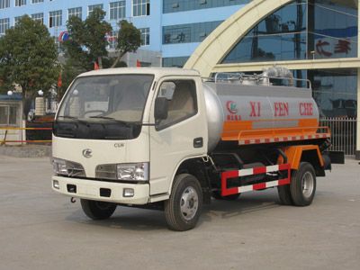 Cheng Liwei  CLW5820F Low speed fecal suction truck