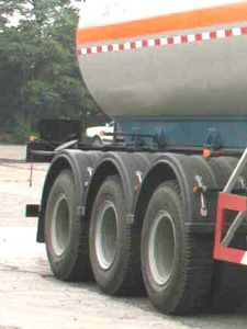 Hongtu  HT9404GHY Chemical liquid transportation semi-trailer