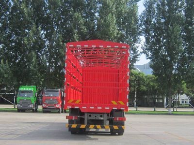 Haowo  ZZ5257CCQN43CJF1 Livestock and poultry transport vehicles