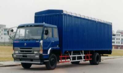 Chenglong LZ5118XXYMD15NBox transport vehicle