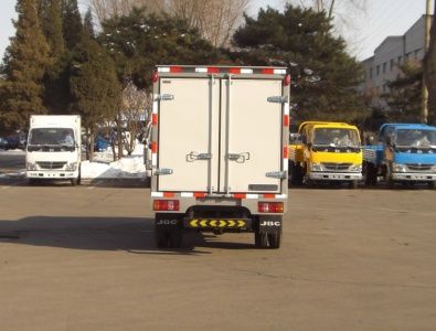 Jinbei  SY2810PX7N Box type low-speed truck