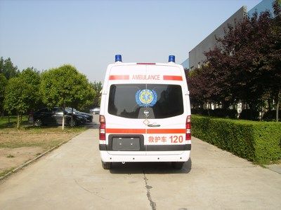 Langang  XLG5032XJHCY4 ambulance